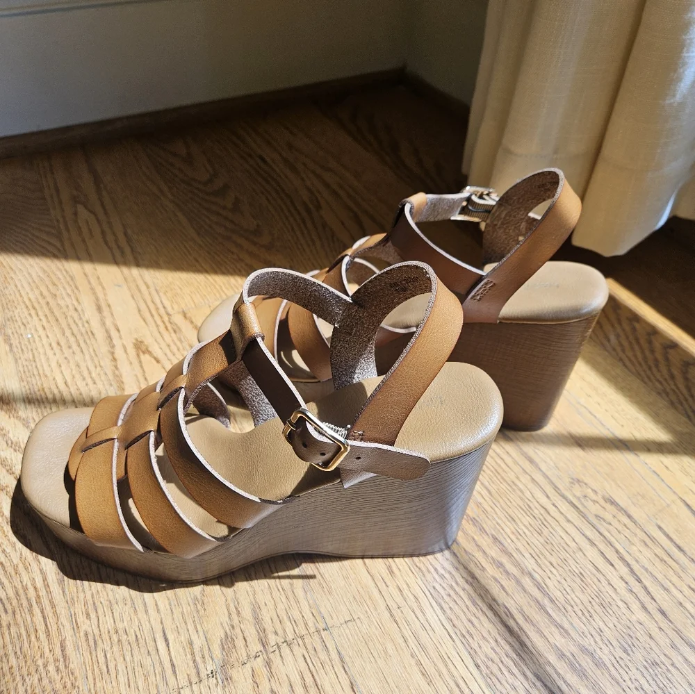 NWOT Limelight Slingback Wedge Platform Clogs Sandals in brown/Natural tan